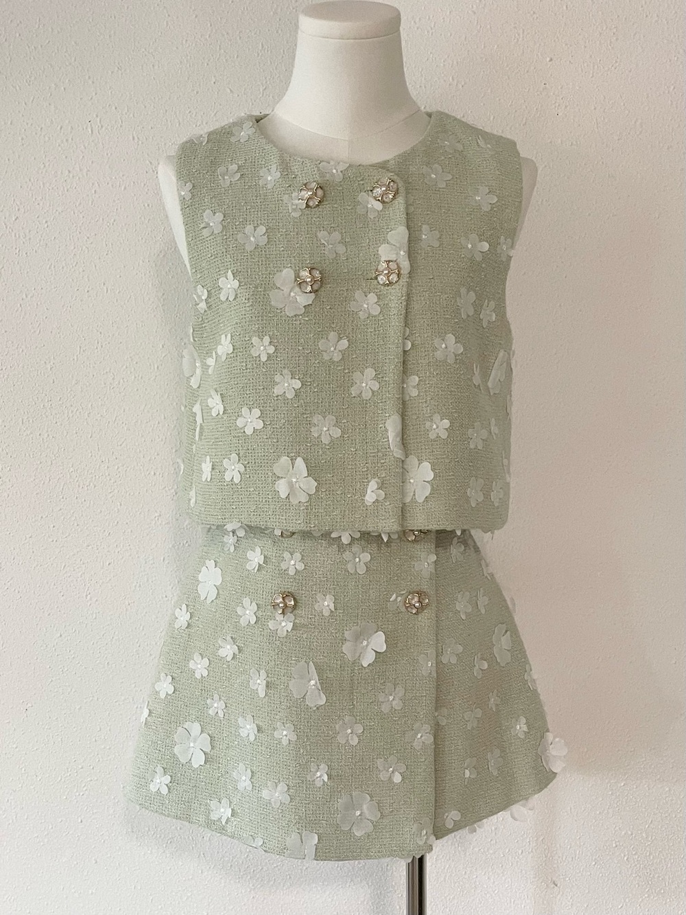 ASTR The Label Janell Floral Appliqué Skort and Vest Set - Picture 2 of 16